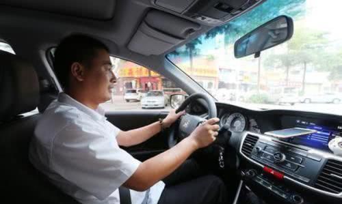 名校本科生入职国企的多重考量——以汽车销售为例